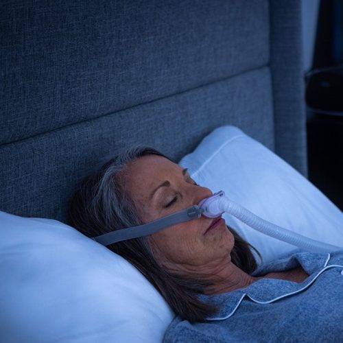 minimalistic masks woman sleeping with airfit p10